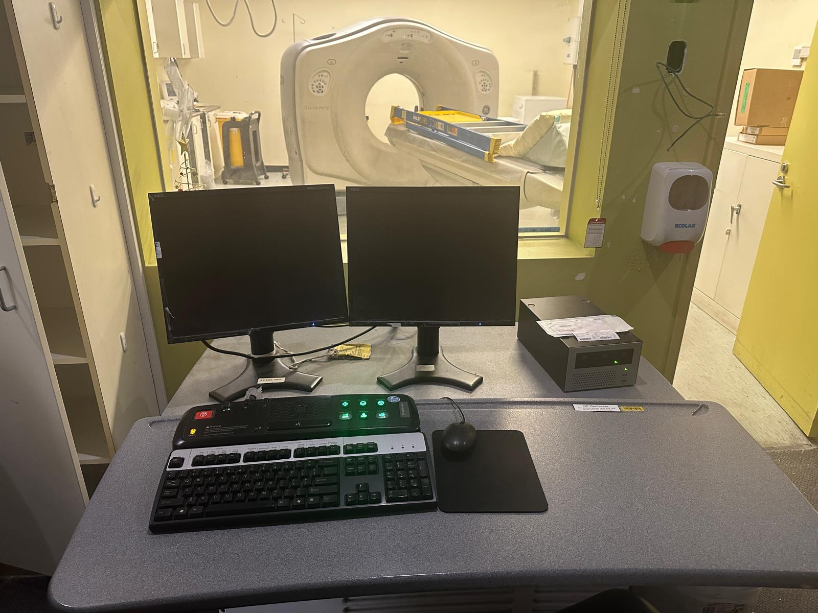GE Discovery 750HD CT Scanner Image