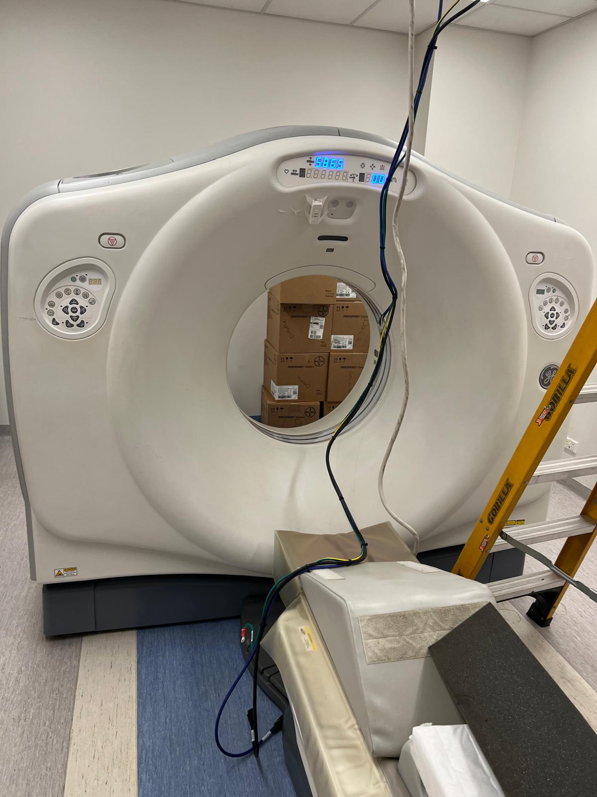 GE Discovery 750HD CT Scanner Image