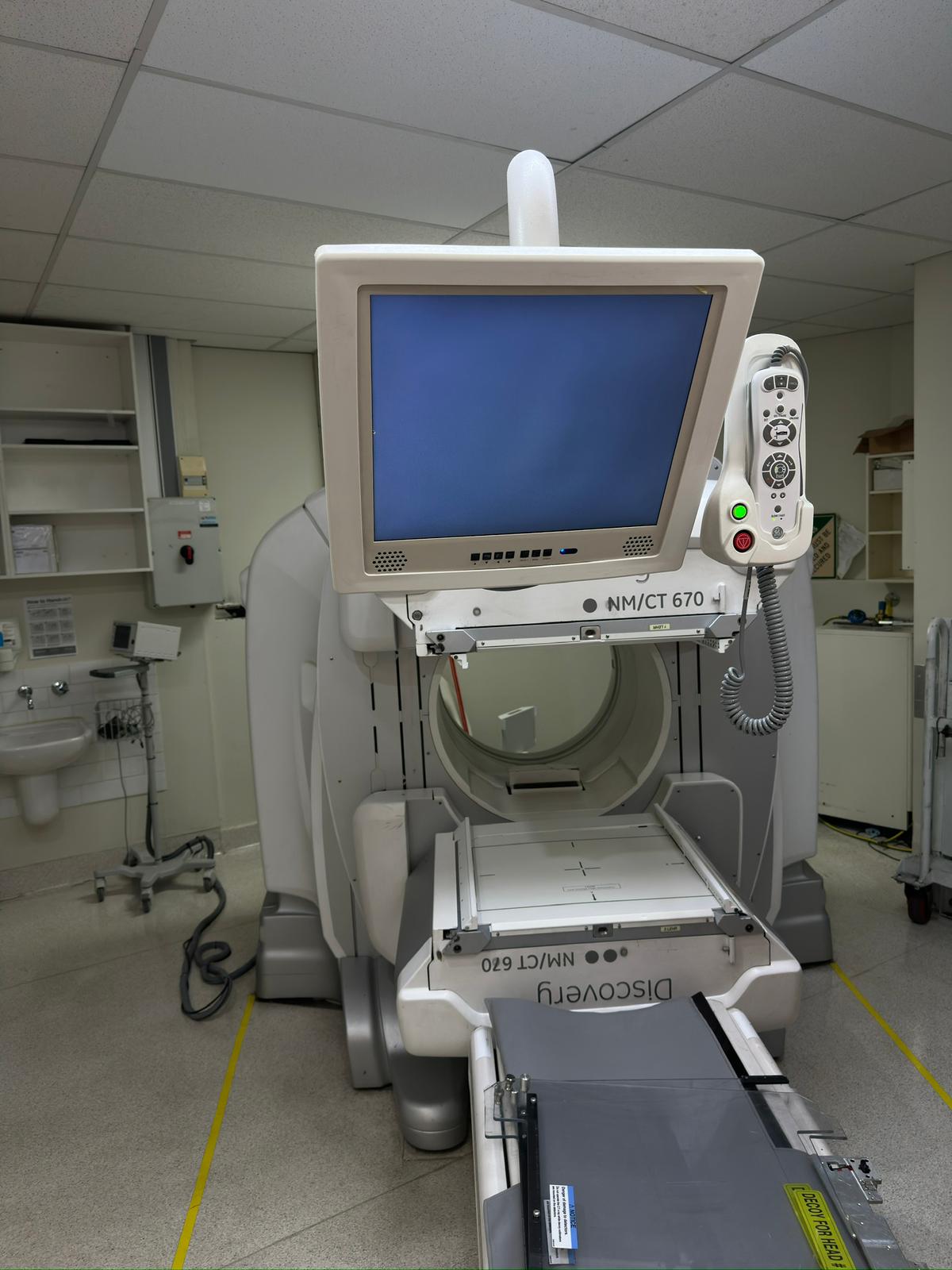 GE Discovery NM/CT 670 SPECT System Image