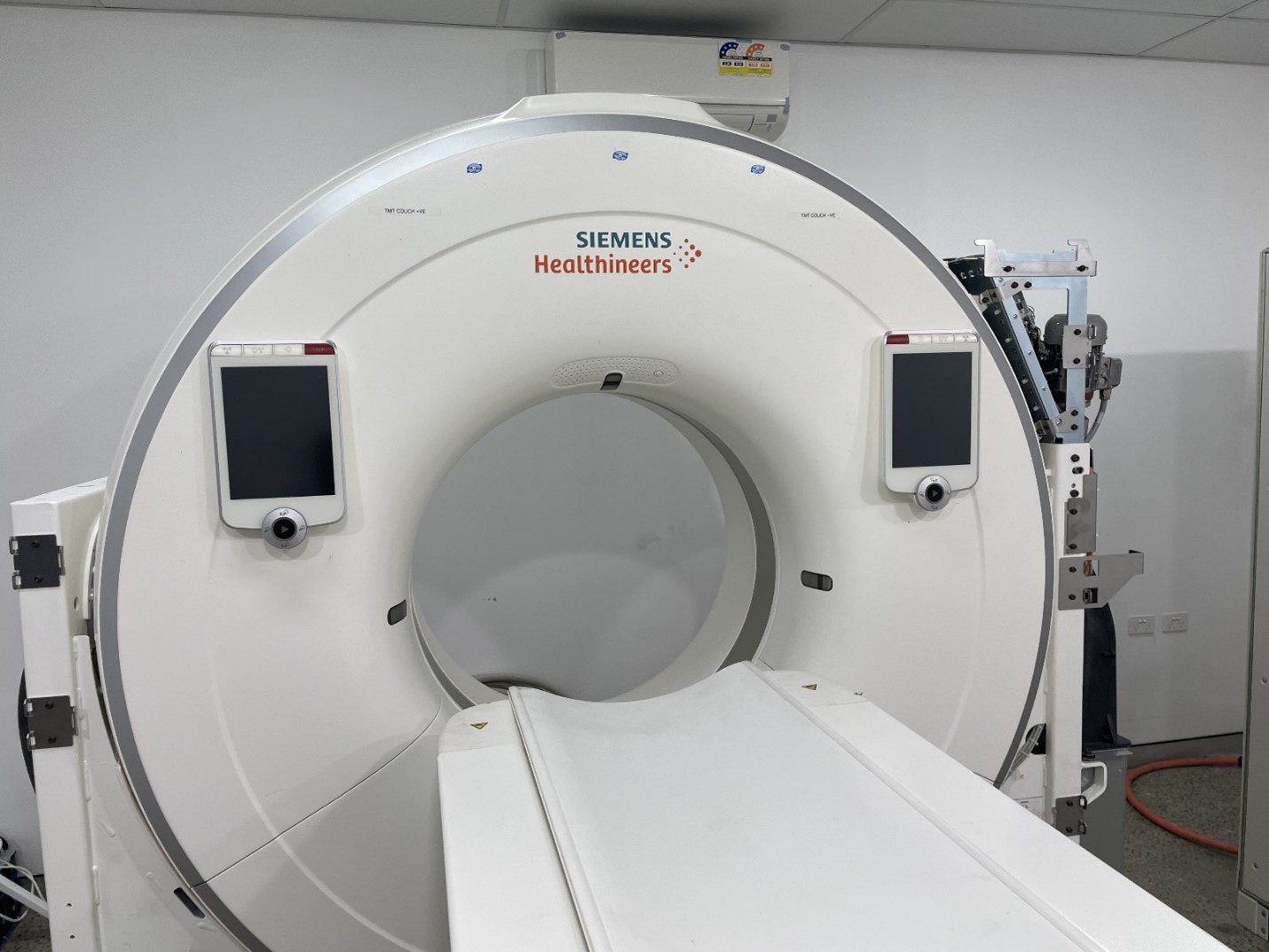 Siemens Confidence RT 64 Slice CT Scanner Image